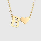 Naisten kaulakoru sydänriipuksella ja nimikirjaimella - kirjain 