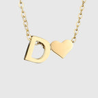 Naisten kaulakoru sydänriipuksella ja nimikirjaimella - kirjain 