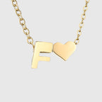 Naisten kaulakoru sydänriipuksella ja nimikirjaimella - kirjain 