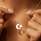 Naisten kaulakoru, jossa on islamin symbolinen sirppi ja arabitähti -riipus hopeoituna