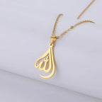 Kaulakoru miehille tai naisille, jossa arabialainen muslimi-islamilainen Allah-riipus kullassa