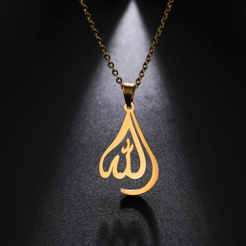 Kaulakoru miehille tai naisille, jossa arabialainen muslimi-islamilainen Allah-riipus kullassa