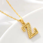 Naisen tai miehen kaulakoru personoidulla alkukirjainriipuksella z