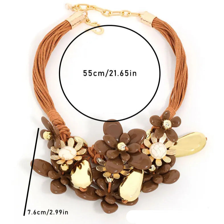 Kaulakoru elegantilla kukkariipuksella