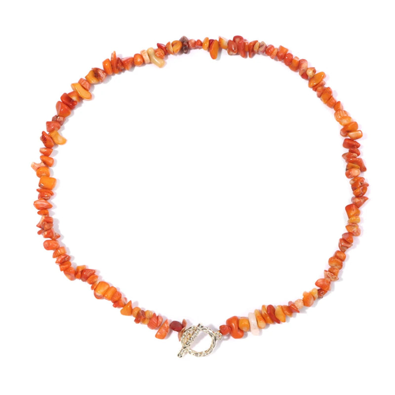 Choker-kaulakoru luonnonkivistä valmistetulla oranssilla riipuksella