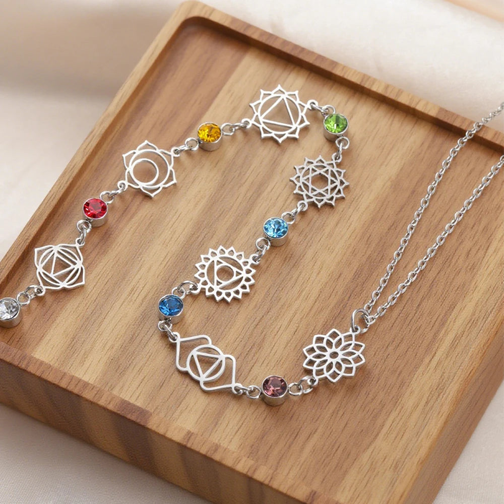 Kaulakoru 7 Chakran zirkonikorukivillä hopea