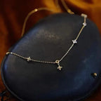 Kaulakoru kaulaan, kukkariipus zirkonilla hopeassa