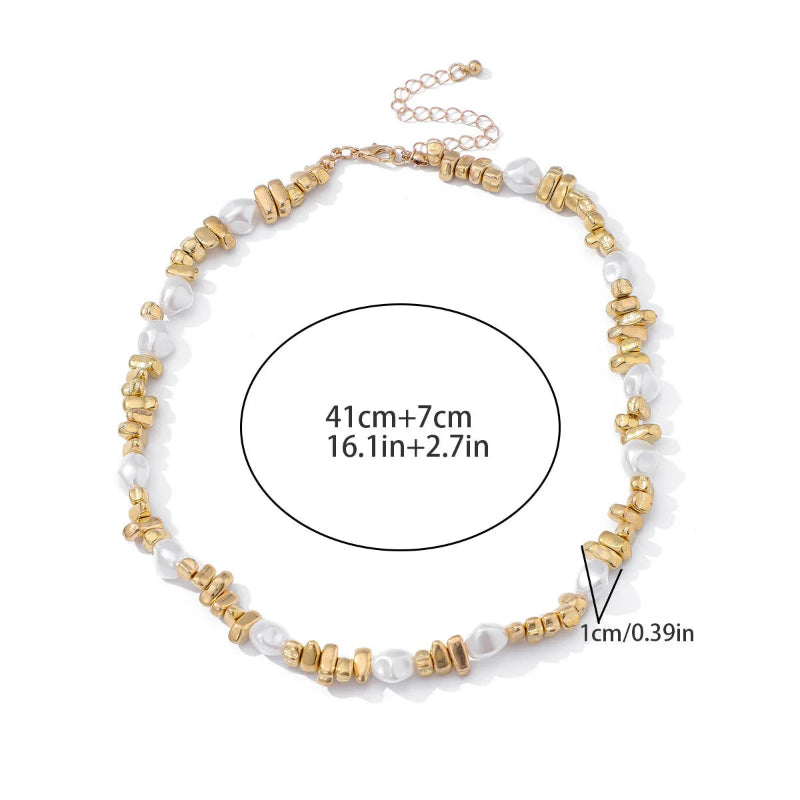 Kaulakoru helmiriipuksilla naisille