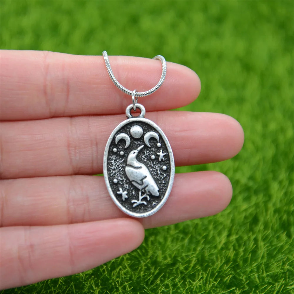 Viikinkikaulakoru Odin-variksen riipuksella tyyppi 2