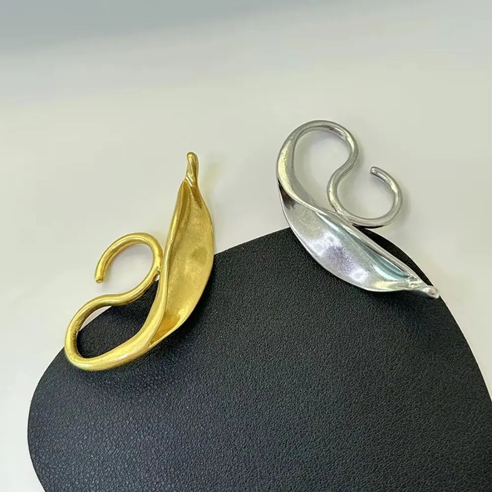 Hopeinen Liljanlehden sormus