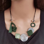 Epäsymmetrinen boheemi tyylinen harmaa riipuskaulakoru