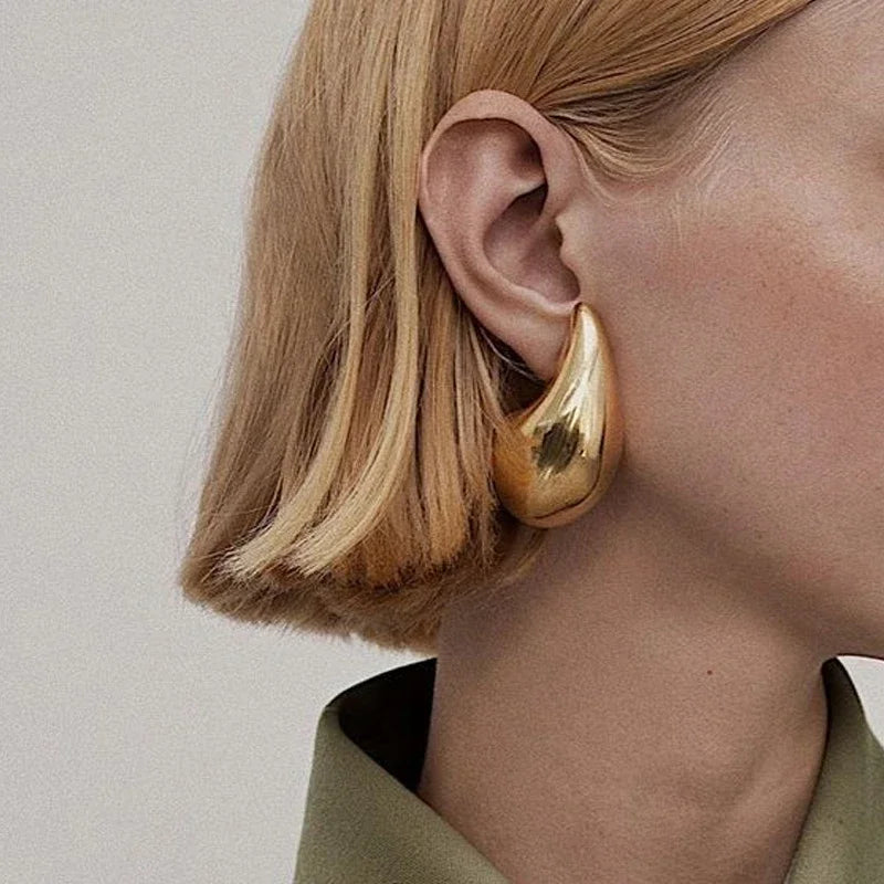 Upeat kultaiset pisaranappikorvakorut