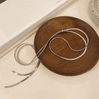 Pitkä kaulakoru naisille 