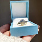 2 kpl kuun tai auringon sormuksia zirkonilla pariskunnille