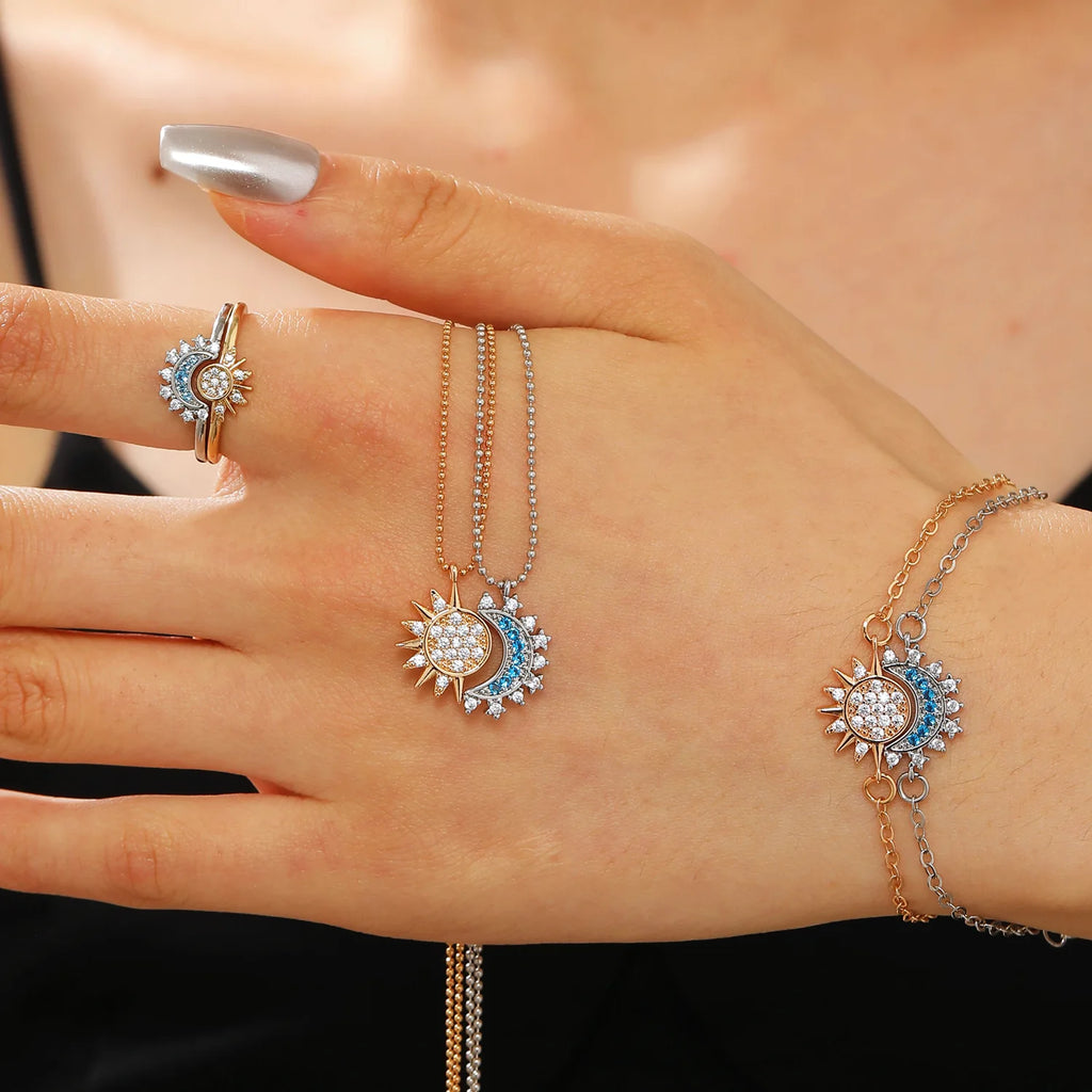 2 kappaleen setti kuu- tai aurinkorannekoruja pariskunnille, joissa on zirkonia