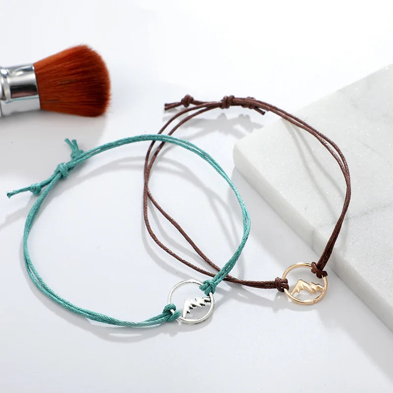 4 kappaleen narurannekorusetti, jossa on pyöreä vuoristoriipus