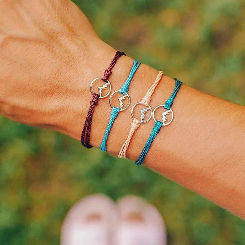 4 kappaleen narurannekorusetti, jossa on pyöreä vuoristoriipus