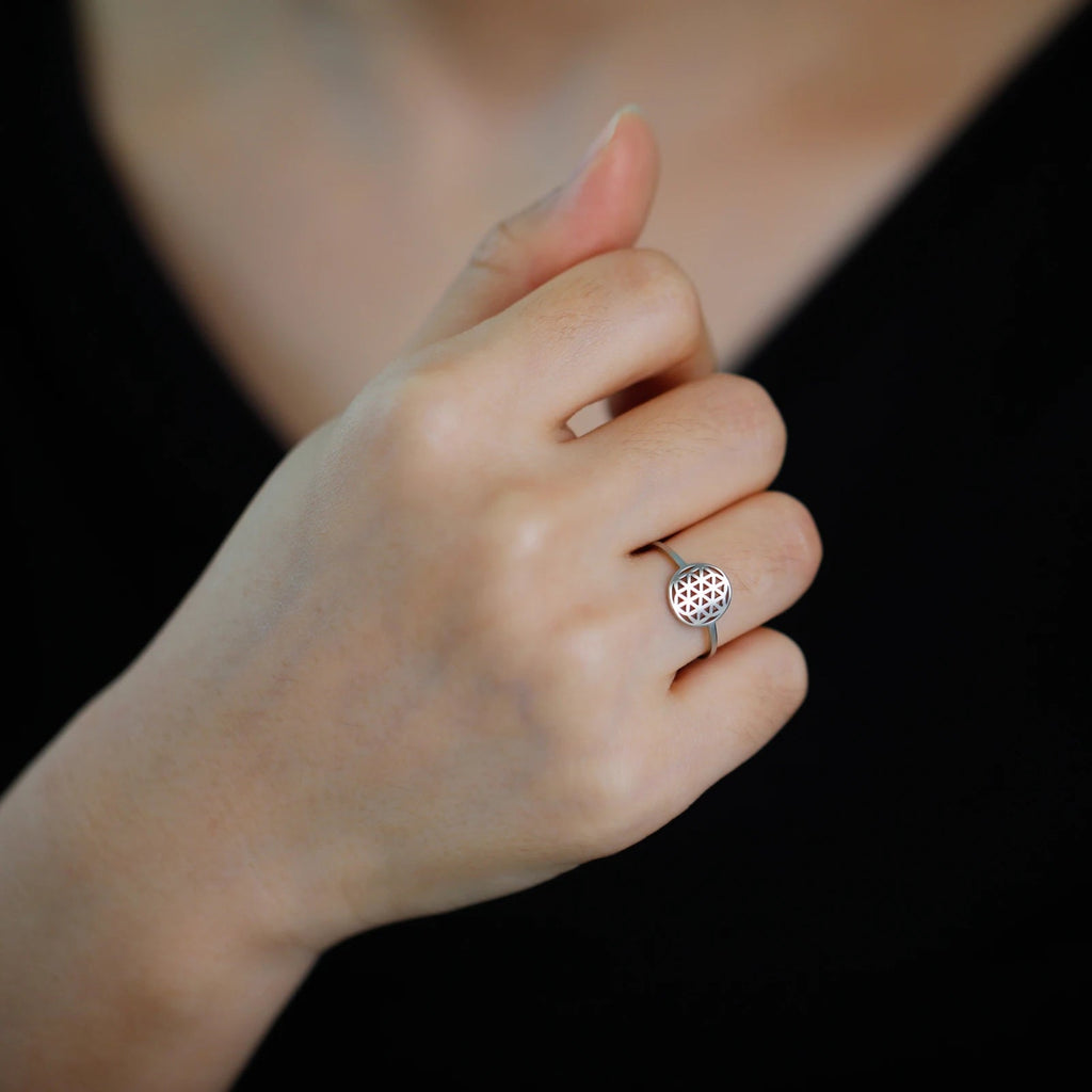 Pieni Elämän Kukka -sormus naisille hopea