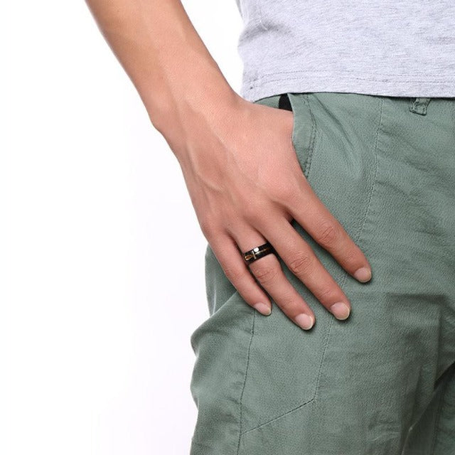 Sormus Egyptiläinen Risti -kuvio musta ja kulta