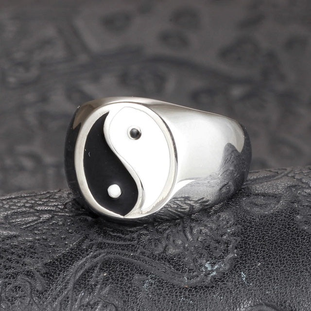 Yin Yang -sormus hopea
