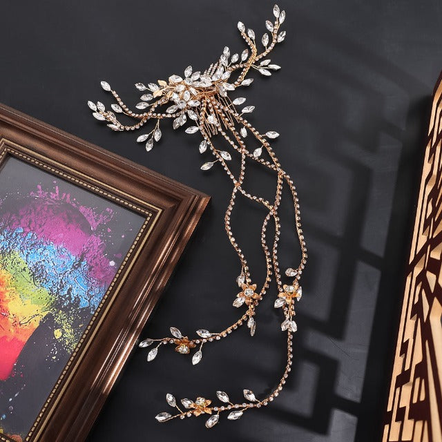 Hiussolki häihin kukilla ja timanteilla kulta