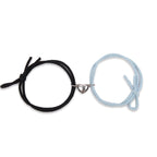 Musta ja sininen magneettirannekoru pariskunnalle