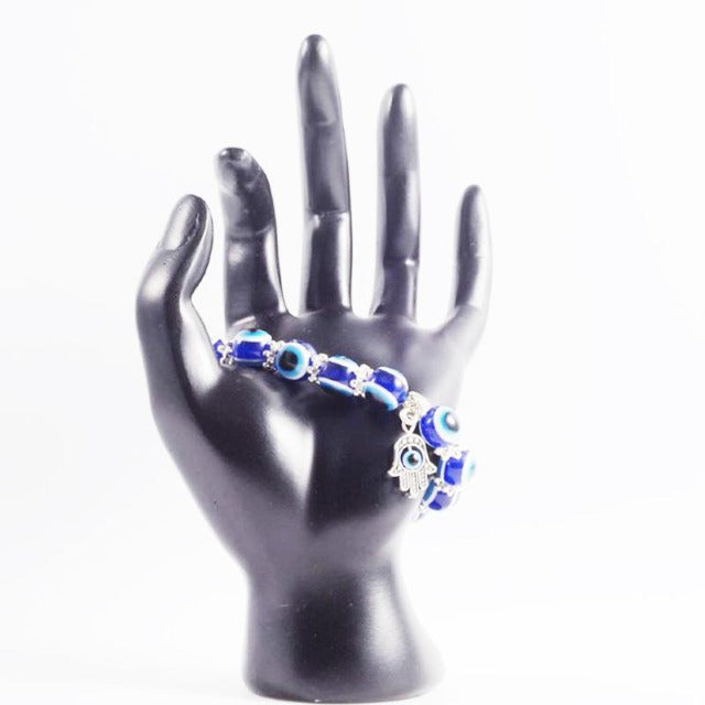 Arabialainen rannekoru Fatman kädellä