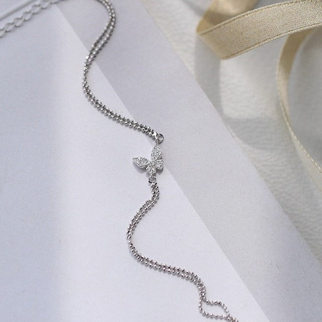 Perhonenranneke naisille