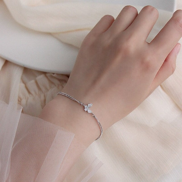 Perhonenranneke naisille