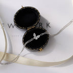 Perhonenranneke naisille