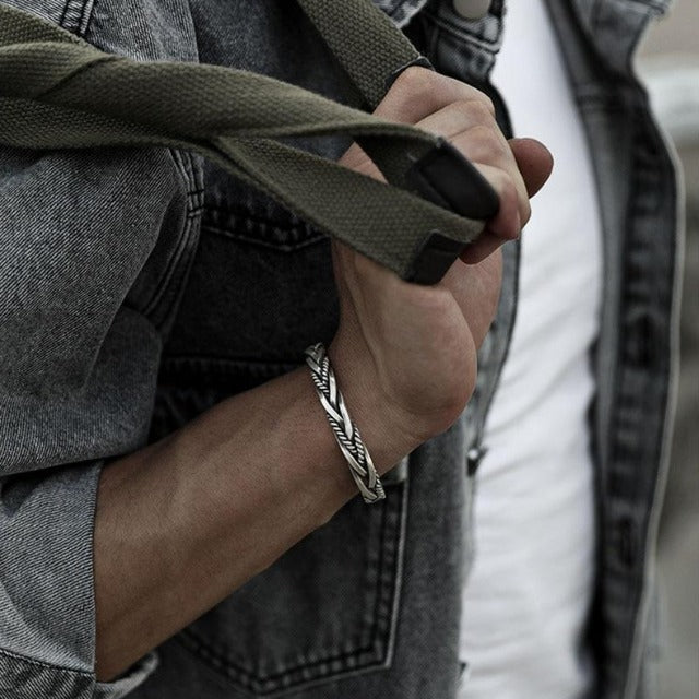 Miesten kierretty rannekoru 