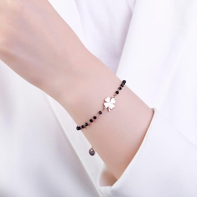 Neljän lehtisen apilan onnenrannekoru