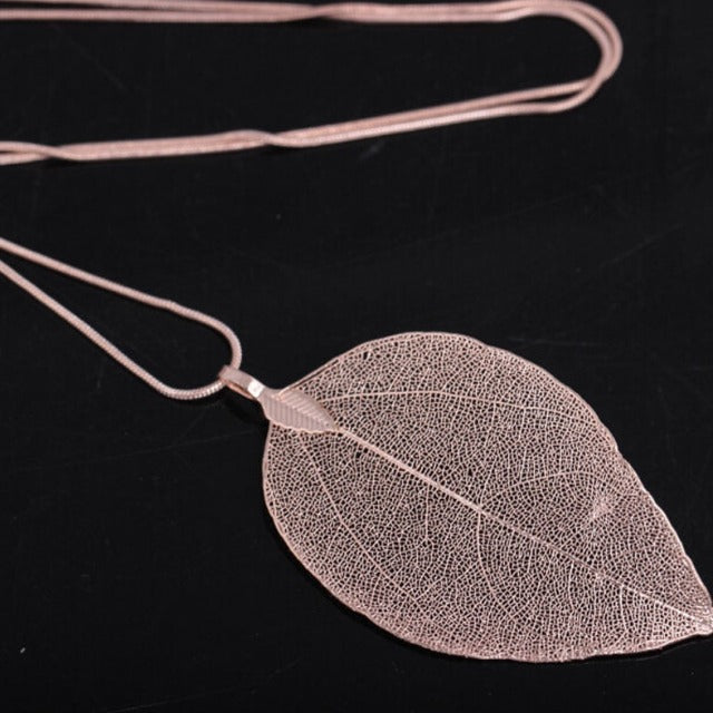 Boheemi ruusukultainen lehtiriipuskaulakoru