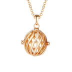 Raskaana olevan naisen kaulakoru Bola de Grossesse ontolla riipuksella 