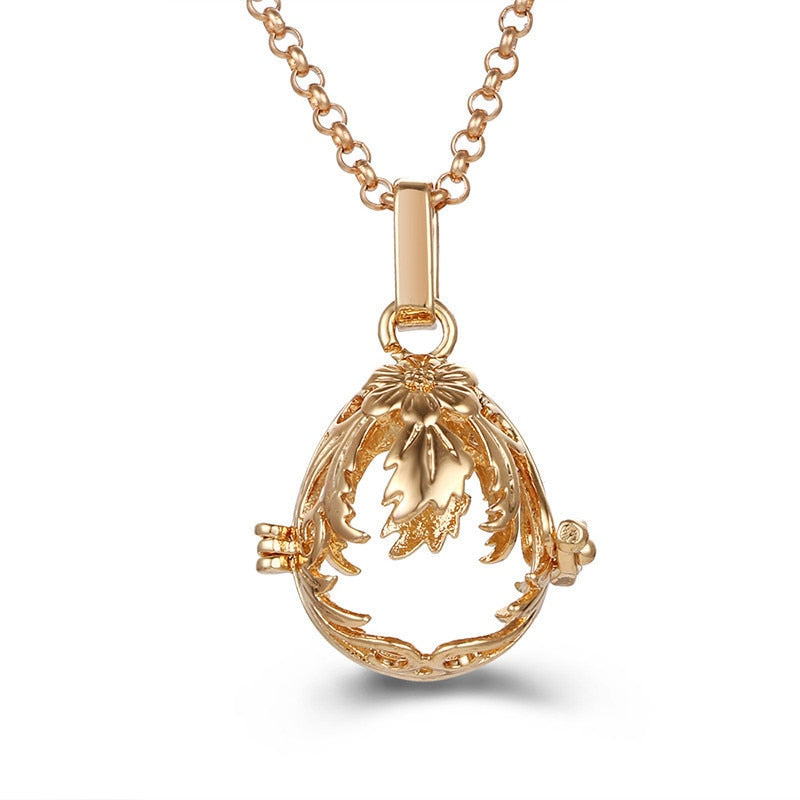 Raskaana olevan naisen kaulakoru Bola de Grossesse ontolla riipuksella 