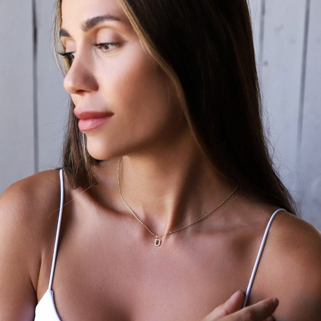 Personoitu alkukirjainkaulakoru