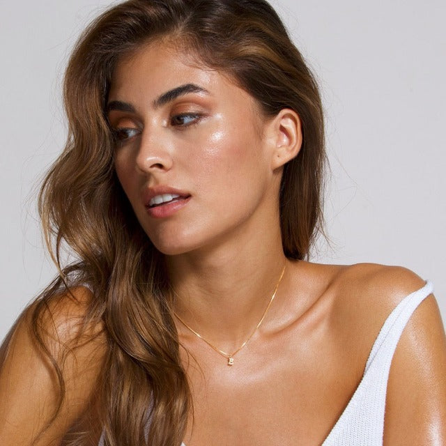 Personoitu alkukirjainkaulakoru