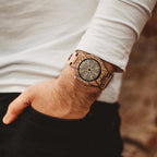 Miesten viikinkikello puisella puulla